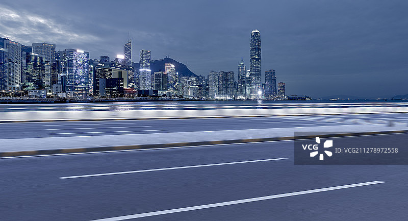 香港地标摩天大楼繁华夜景和道路速度特效图片素材