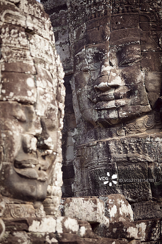 吴哥窟巴戎寺的四面佛-侧面像和正面像高棉的微笑图片素材