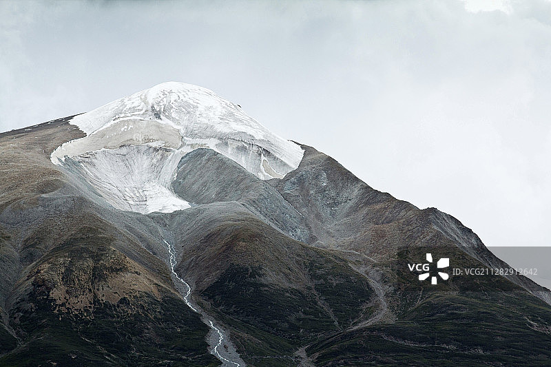 青藏高原雪山融化图片素材