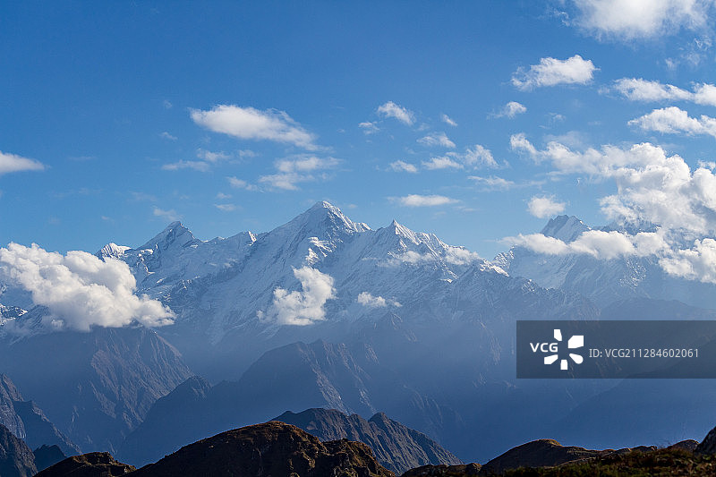 印度北阿坎德邦皮托拉加尔Panchachuli峰和雪山喜马拉雅图片素材