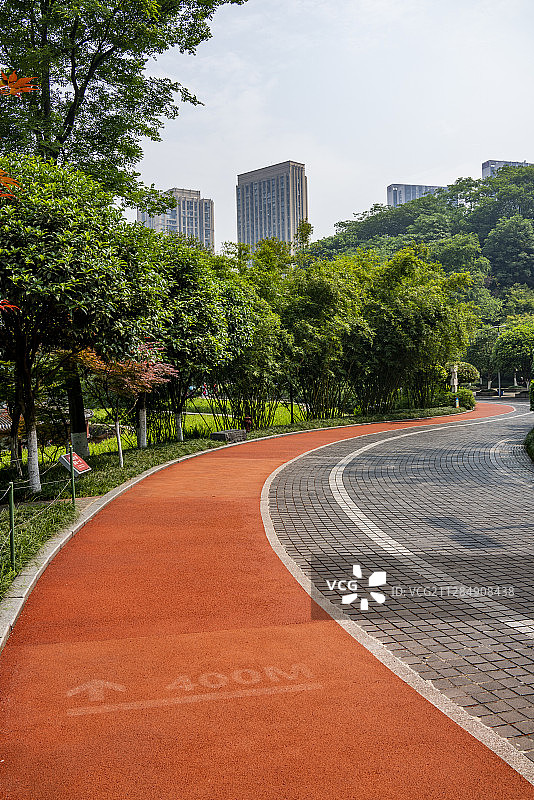 重庆市渝北区龙头寺公园园艺健身跑道图片素材