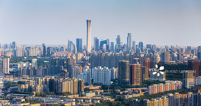 金色时刻落日余晖阳光照耀首都北京朝阳国贸望京城市天际线CBD图片素材