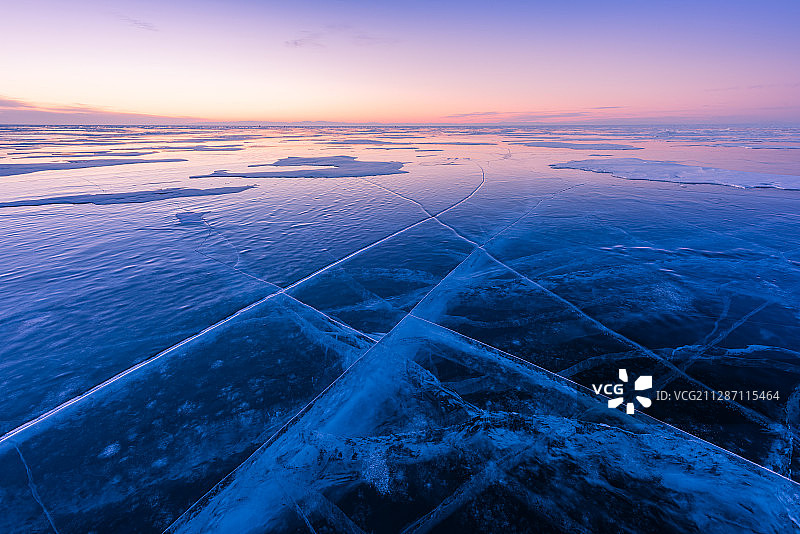 俄罗斯贝加尔湖的热门景点，令人惊叹的冬季景观。图片素材