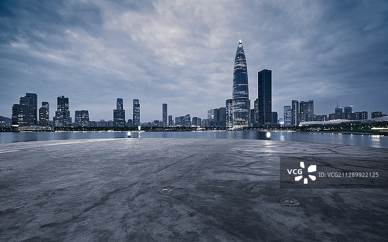 深圳CBD地标摩天大楼和广场平台图片素材