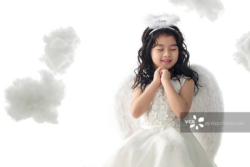 快乐的小天使做祈祷图片素材