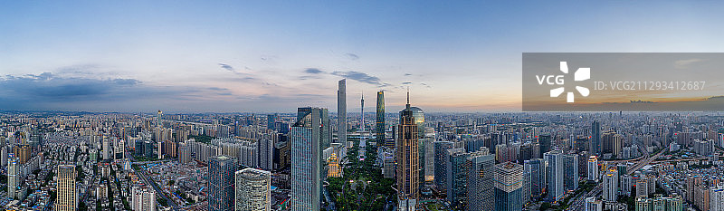 航拍视角下的广州珠江新城城市天际线全景图片素材