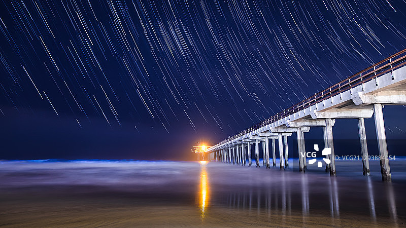 星轨•桥•荧光海滩图片素材