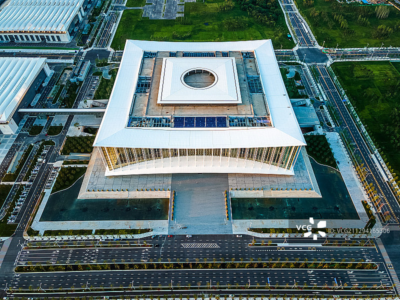 西安国际会展中心会议楼图片素材
