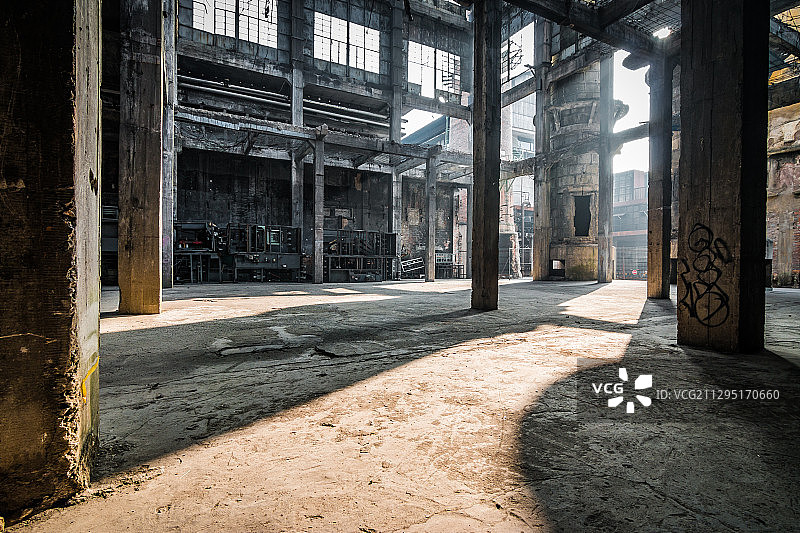 废弃的工业旧工厂图片素材