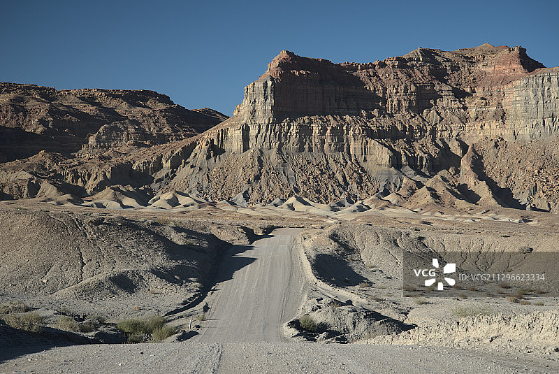 沙漠中的土路，佩奇，亚利桑那州，美国图片素材
