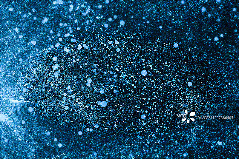 流动的蓝色发光粒子 3D渲染图片素材