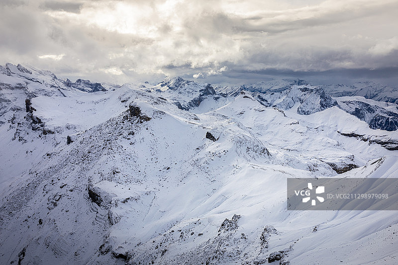 风景雪山对天空，Frutigen，瑞士图片素材
