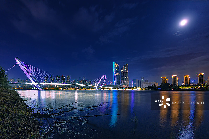 月夜+南京眼步行桥（南京）图片素材