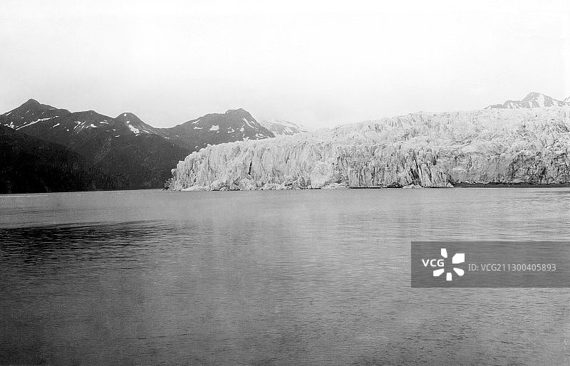 阿拉斯加麦卡蒂冰川，1909年图片素材