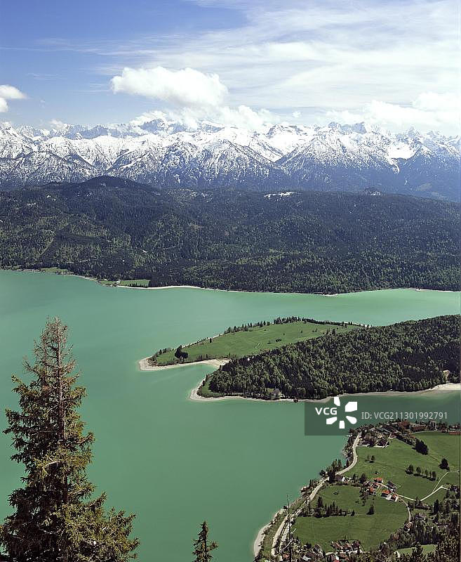 瓦肯湖(Walchensee) Zwergern半岛，卡文德尔山脉，上巴伐利亚，德国，欧洲图片素材