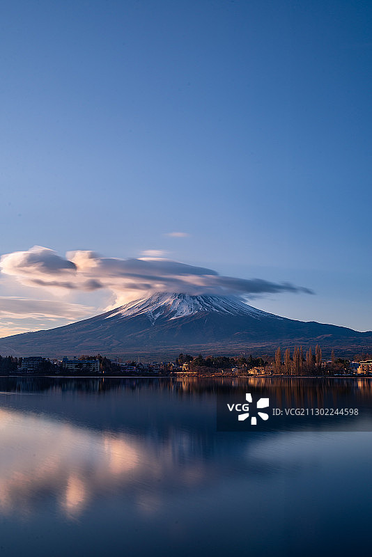 富士悬云图片素材