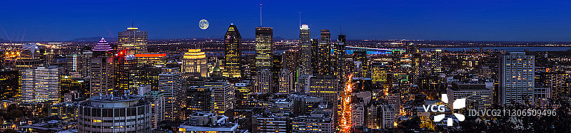 黄昏的蒙特利尔全景从皇家山俯瞰，加拿大，魁北克图片素材