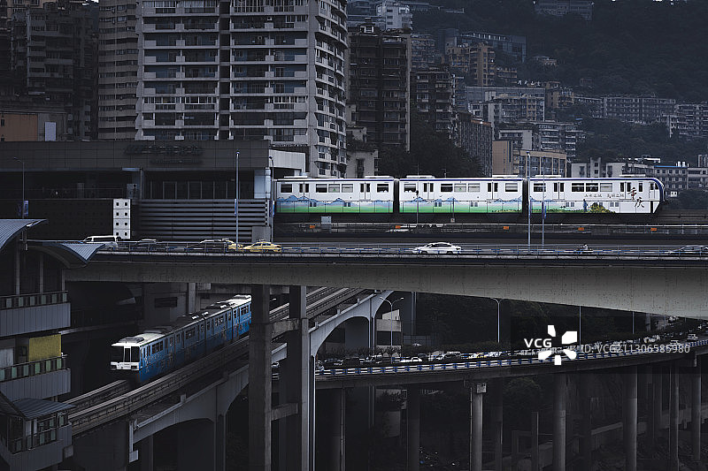 重庆市交错的轨道交通轻轨图片素材
