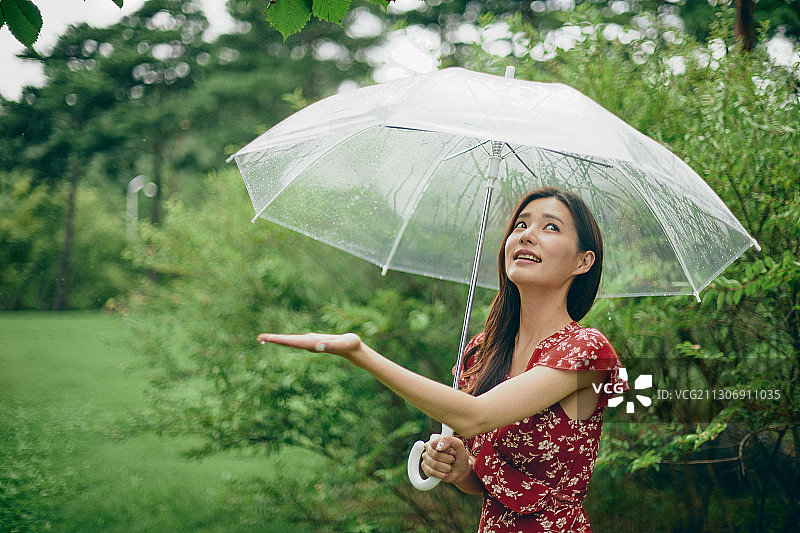 情绪，放松，天气，下雨，雨季，快乐，幸福图片素材