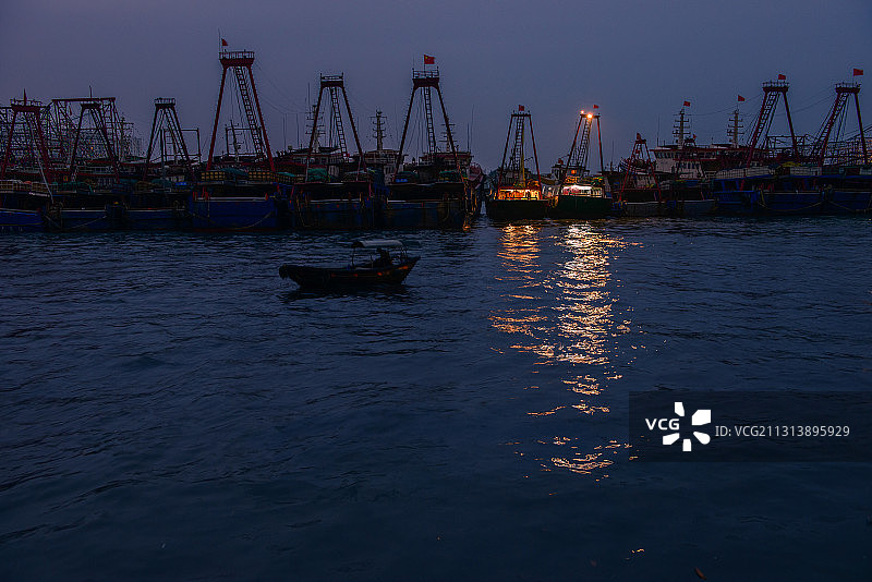 渔港码头的清晨图片素材