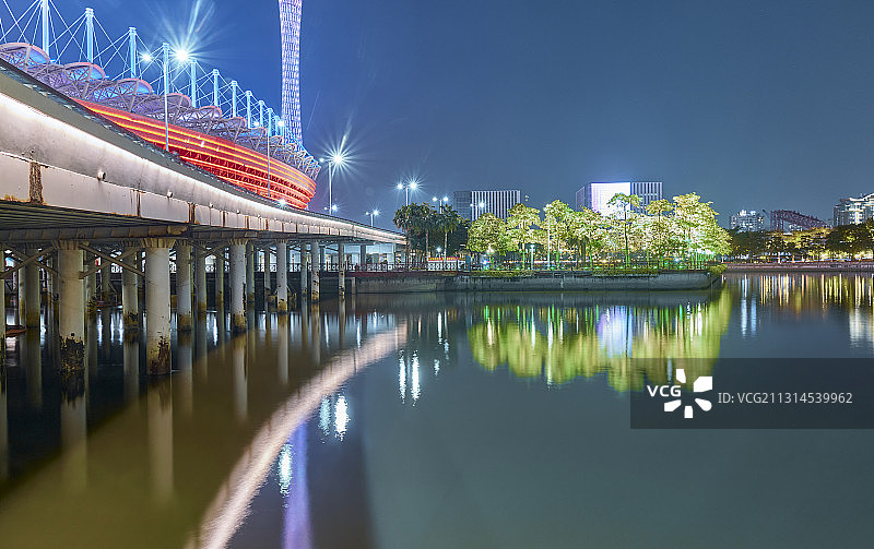 中国广州珠江海心沙亚运馆夜景图片素材
