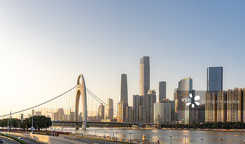 中国广州猎德大桥和珠江新城CBD建筑群天际线图片素材