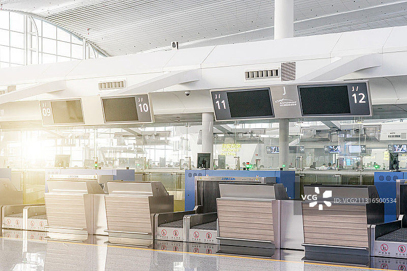 机场大厅，行李托运值机柜台图片素材