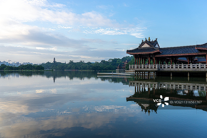 中国广东省惠州市惠州西湖景观和点翠洲图片素材