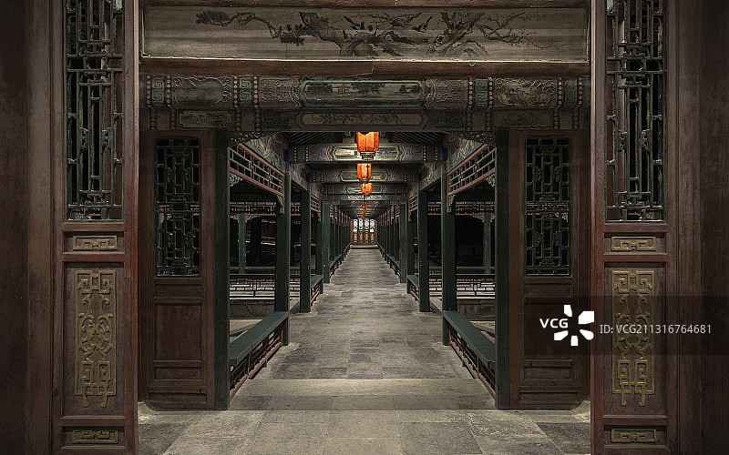 春节红灯笼装点的颐和园长廊，夜景图片素材