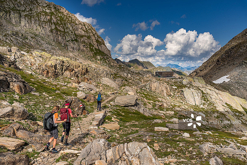 瑞士提契诺，徒步旅行的del Laghetti Alpini，在Capanna Cristallina前的第四天阶段图片素材