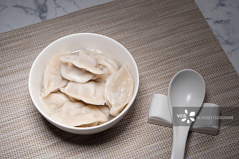 中华传统美食传统节日家的味道低调背景养生一碗肉饺子图片素材