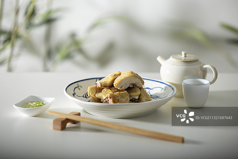中华美食白切鸡和茶道静物图片素材
