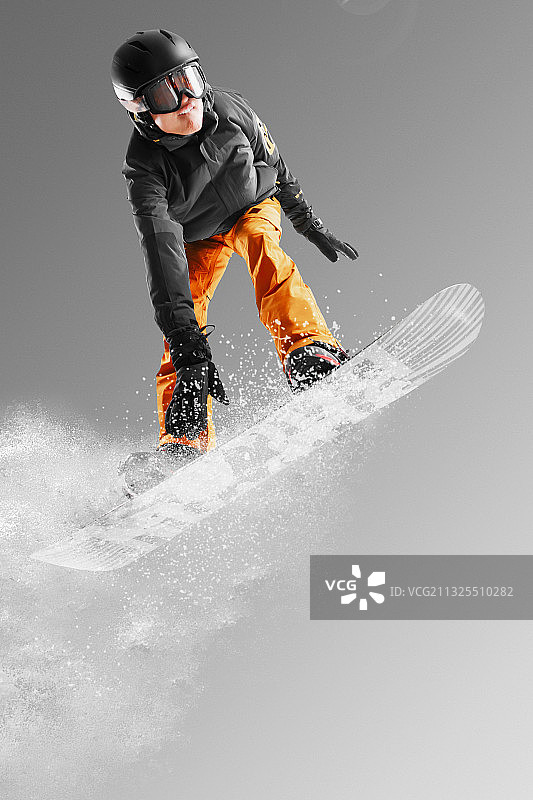 滑雪的青年男人图片素材