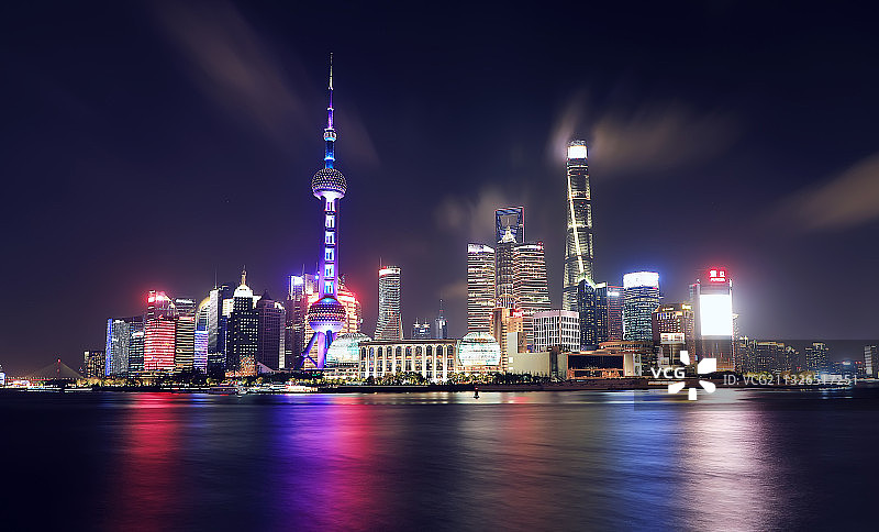 上海陆家嘴金融中心夜景图片素材