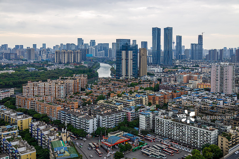 中国四川成都市区锦江河畔城市风光图片素材