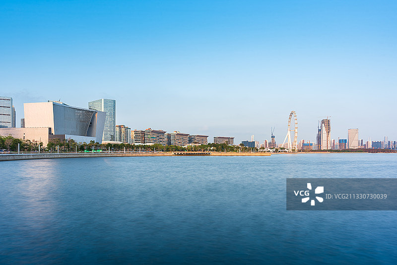 深圳前海自贸区和欢乐港湾湾区之光摩天轮图片素材