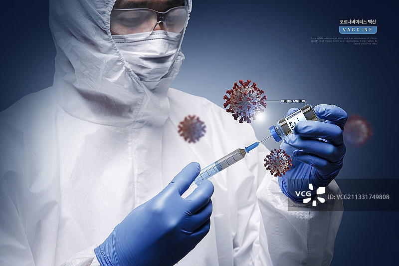 疫苗开发和测试，亚洲男性穿着防护服和护目镜，用注射器提取疫苗图片素材