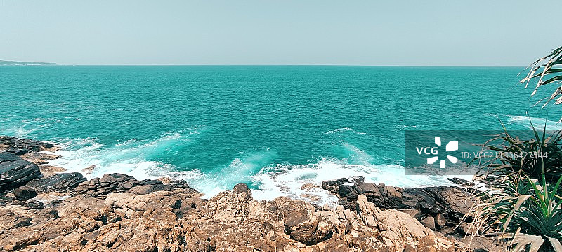 斯里兰卡清澈的天空映衬着美丽的海景图片素材