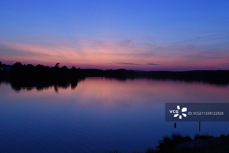 日落时分，德国施瓦岑菲尔德湖的风景图片素材