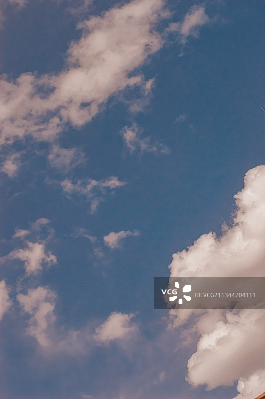 摩洛哥阿格兹，天空中的云的低角度视图图片素材