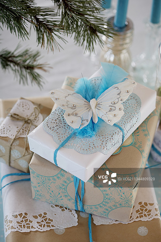 圣诞包装与邮票主题在蓝色和白色图片素材