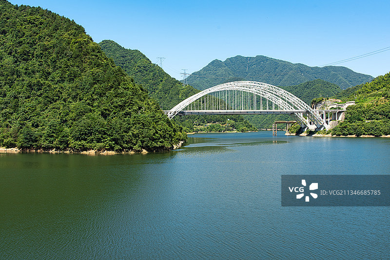 陕西山中汉江上的桥图片素材