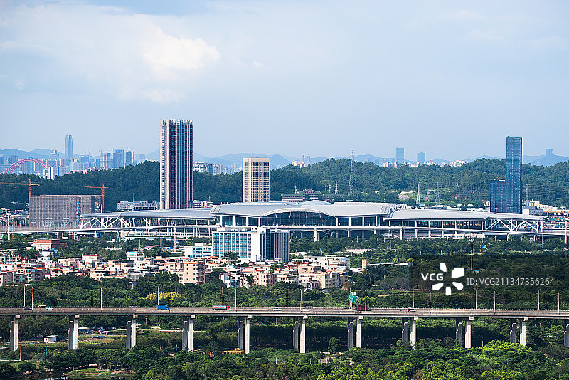广东广州南站高铁站，运输系统， 基础建设，交通枢纽，天空图片素材