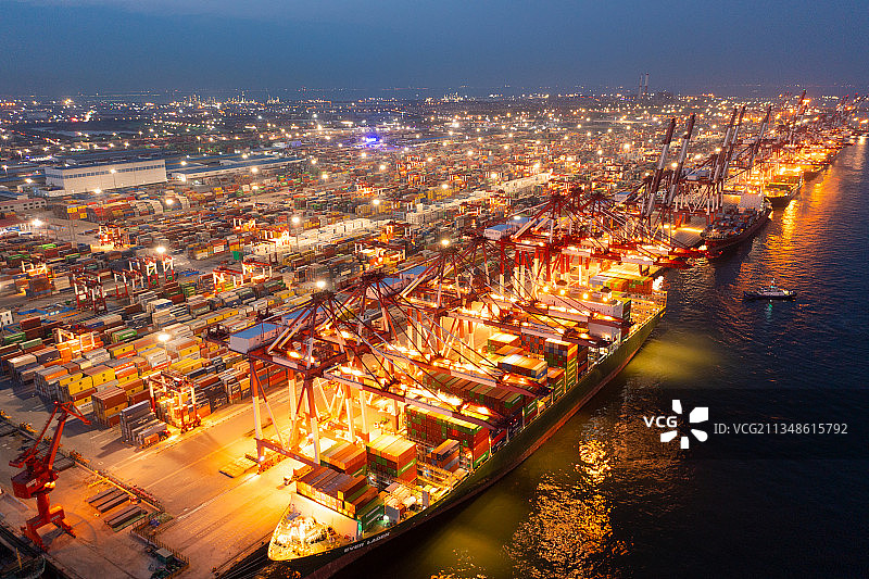 青岛商务港口，码头夜景图片素材