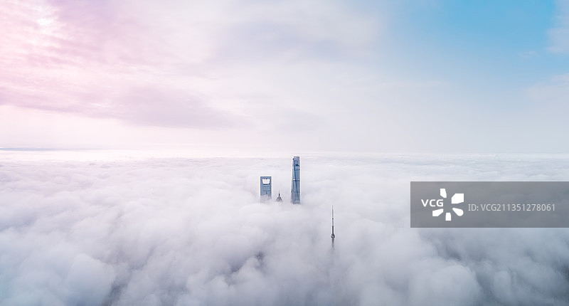 东方明珠金茂大厦环球金融中心上海中心大厦在云海平流雾里图片素材