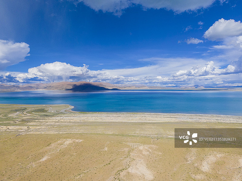 高视角航拍西藏阿里地区玛旁雍错风光，鸟瞰玛旁雍措湖图片素材