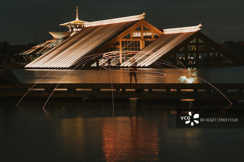 上海广富林文化遗址钢丝棉光绘夜景图片素材