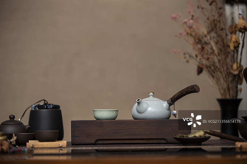 茶盘上的茶具图片素材