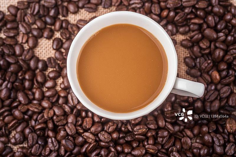 咖啡豆和咖啡杯图片素材