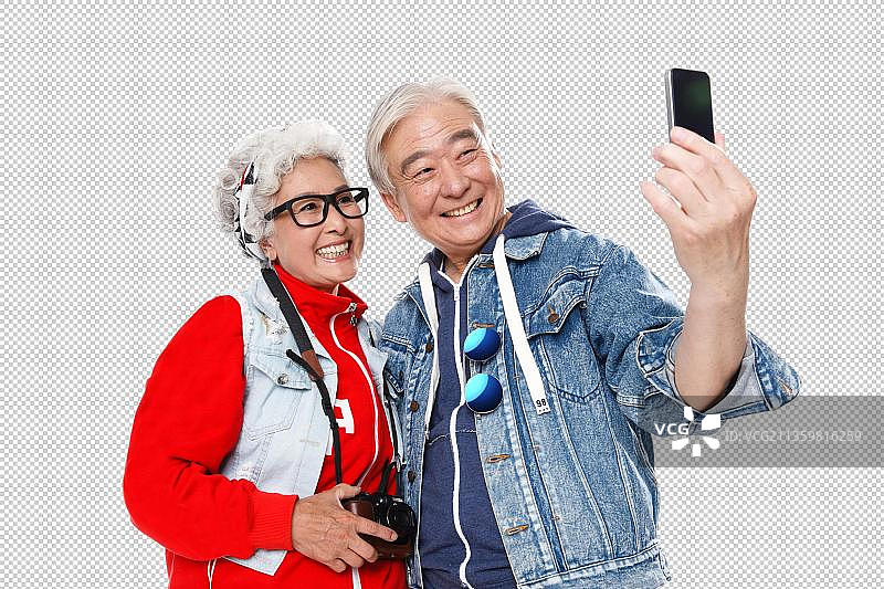 时尚的老年人拿着手机自拍图片素材